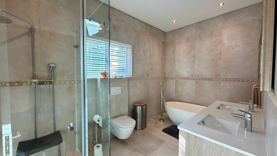 5 Bedroom Property for Sale in Dennegeur Western Cape